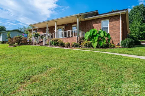 575 Boxwood St, Hudson, NC 28638