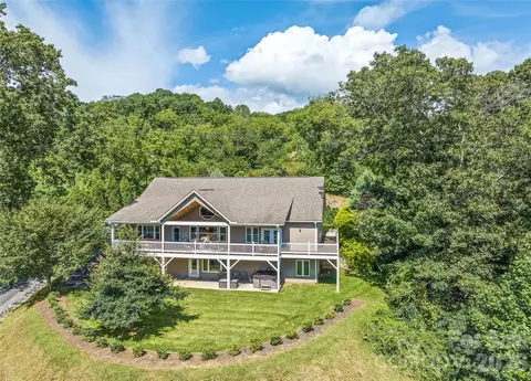 140 Debbie Loop, Waynesville, NC 28786