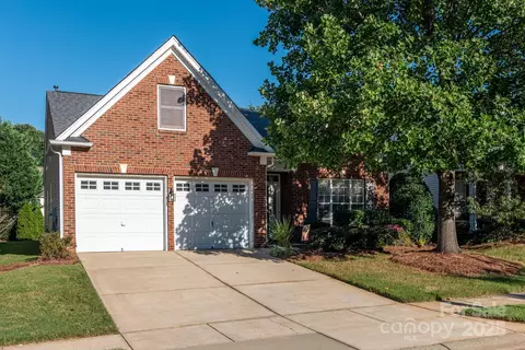 6423 Ridgeview Commons Dr, Charlotte, NC 28269
