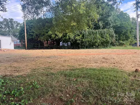 00 E 13th 2 St #2, Newton, NC 28658