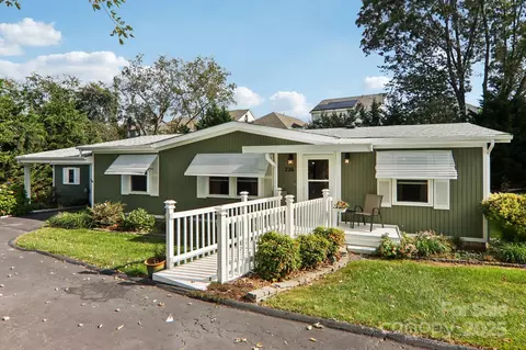 226 Cranbrook Cir, Hendersonville, NC 28792