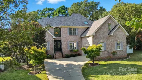 6768 Lynrose Ct, Charlotte, NC 28226