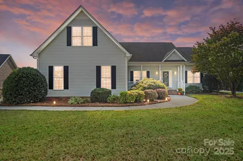 839 Meadow Dr, Oakboro, NC 28129