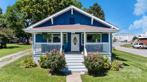 30 17th Se St SE, Hickory, NC 28602