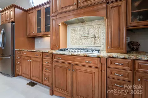 Kitchen - 22501 John Gamble Rd, Cornelius, NC 28031 photo 6 of 9