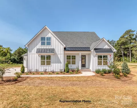 5042 Carolina North Dr, Gastonia, NC 28056