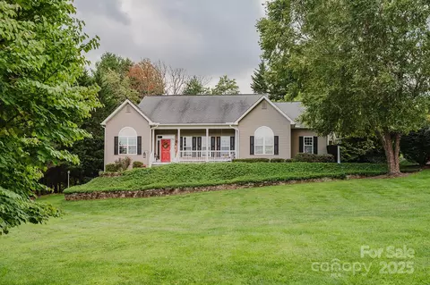 2007 Holly Tree Hl, Hendersonville, NC 28739