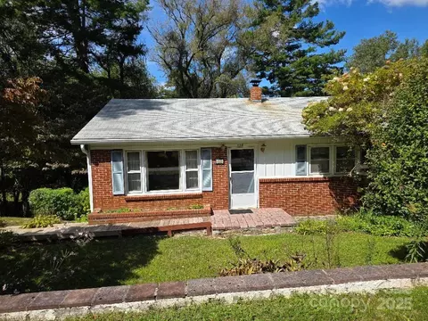123 Indian Trl, Burnsville, NC 28714