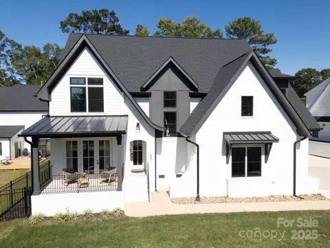 5511 Fairview Rd, Charlotte, NC 28209