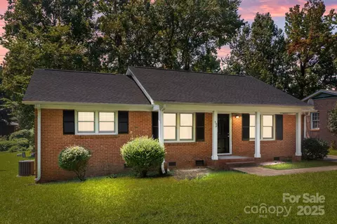 509 Scottsbrook Dr, Charlotte, NC 28213