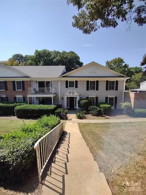 7223 Quail Meadow Ln, Charlotte, NC 28210