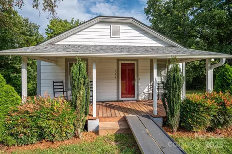 579 Hollis Rd, Ellenboro, NC 28040