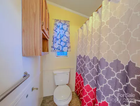 Bath - 110 Haven Rd, East Flat Rock, NC 28726 photo 1 of 1