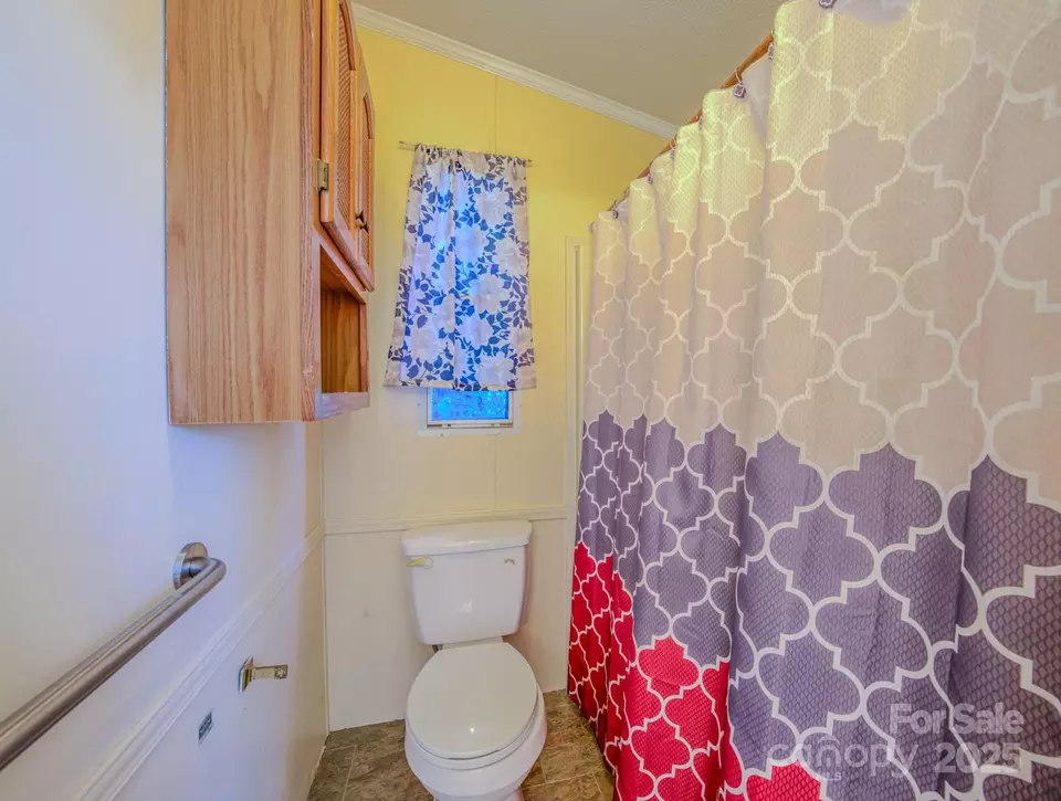 Bath - 110 Haven Rd, East Flat Rock, NC 28726 photo 1 of 1