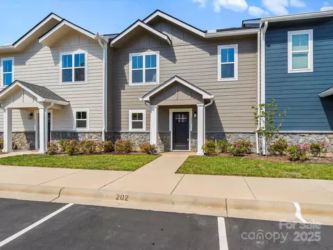 202 Beacon Ave, Morganton, NC 28655