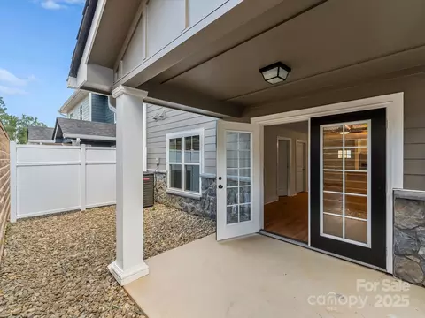 Exterior - 202 Beacon Ave, Morganton, NC 28655 photo 3 of 4