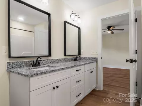 Bath - 202 Beacon Ave, Morganton, NC 28655 photo 4 of 5