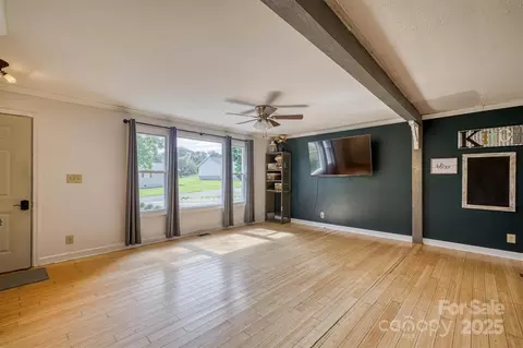 Living - 5029 Scott Rd, Morganton, NC 28655 photo 3 of 4