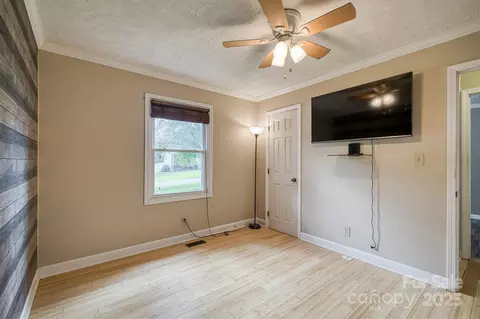 Bedroom - 5029 Scott Rd, Morganton, NC 28655 photo 5 of 6