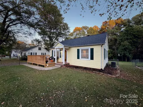 1066 5th Ne St NE, Hickory, NC 28601