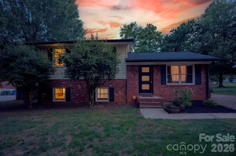 827 Brookwood Dr, Mooresville, NC 28115