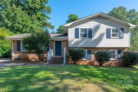 1054 White Plains Rd, Charlotte, NC 28213