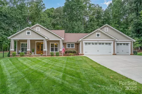 212 Poplar Grove Rd, Mooresville, NC 28117