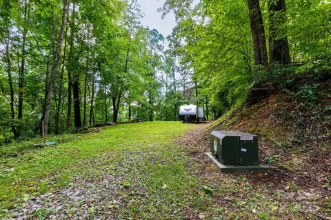 588 Woods Rd, Waynesville, NC 28785