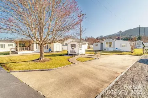 39 Polka Ln, Waynesville, NC 28785