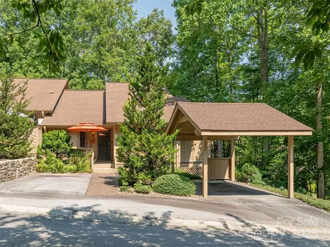101 N Scarlet Oak Ln, Hendersonville, NC 28791