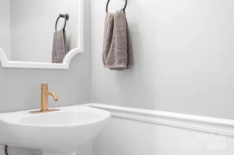 Bath - 9522 Cadman Ct, Cornelius, NC 28031 photo 1 of 2