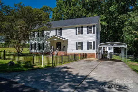 707 East Dr, Cherryville, NC 28021