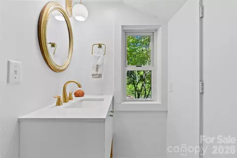 Bath - 566 Canebrake Rd, Tryon, NC 28782 photo 2 of 5