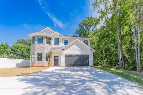 9818 Hood Rd, Charlotte, NC 28215