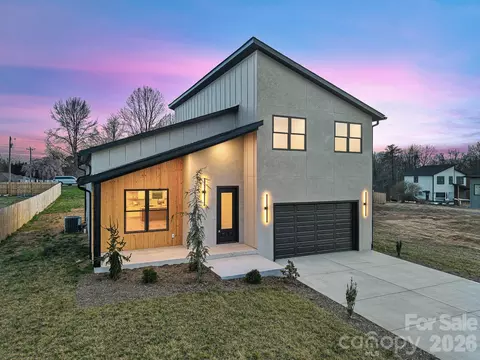 760 New Hope Rd, Flat Rock, NC 28731