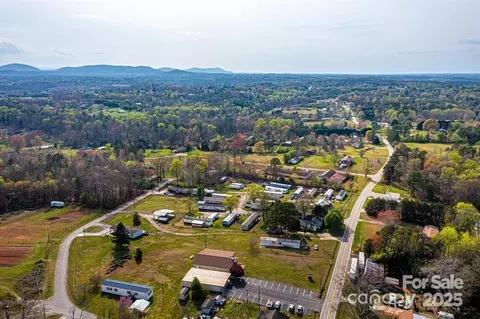 1521 Airport Rhodhiss Rd, Hickory, NC 28601