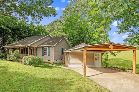 392 Lower Grassy Branch Rd, Asheville, NC 28805