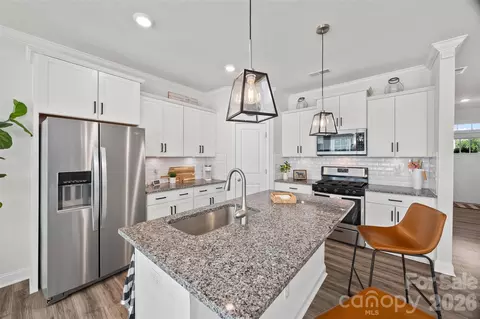 663 Cypress Glen Ln, Lake Wylie, SC 29710