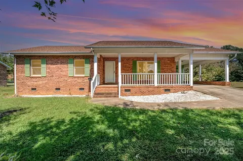 2102 2nd Nw Ave NW, Hickory, NC 28601