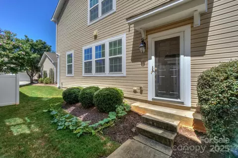 Exterior - 8273 Viewpoint Ln, Cornelius, NC 28031 photo 2 of 3