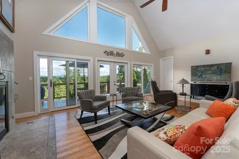 18 Timber Moss Dr, Asheville, NC 28804