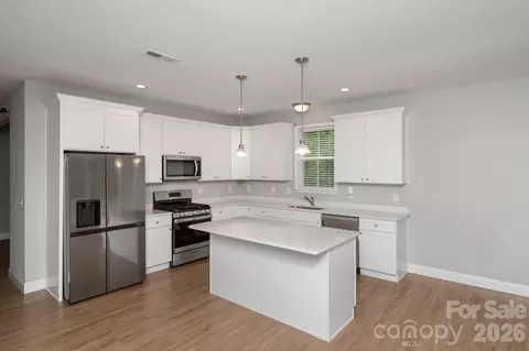Kitchen - 100 Holly Dr, Duncan, SC 29334 photo 1 of 4