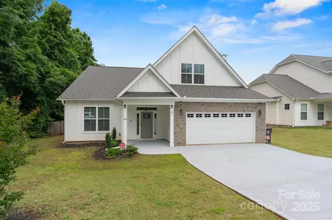 100 Holly Dr, Duncan, SC 29334