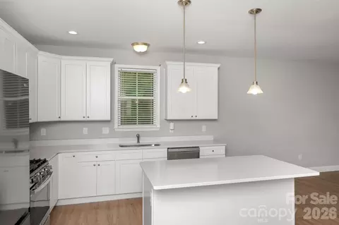 Kitchen - 100 Holly Dr, Duncan, SC 29334 photo 4 of 4