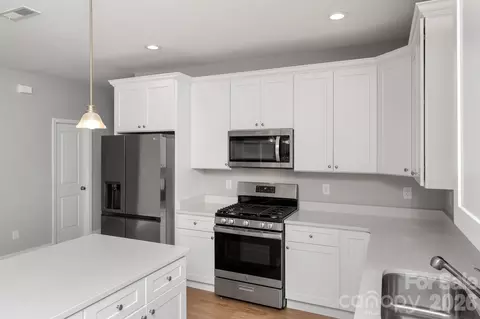 Kitchen - 100 Holly Dr, Duncan, SC 29334 photo 3 of 4