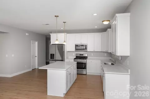 Kitchen - 100 Holly Dr, Duncan, SC 29334 photo 2 of 4