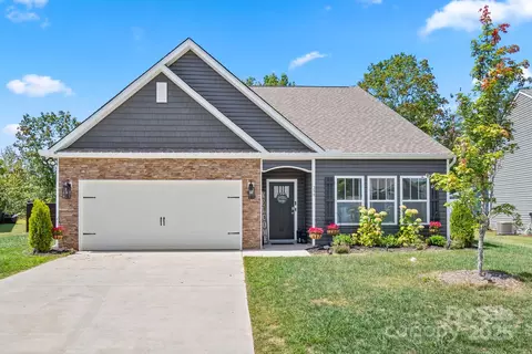 299 Ridgeview Ln, Mars Hill, NC 28754