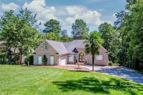214 Wildwood Cove Dr, Mooresville, NC 28117
