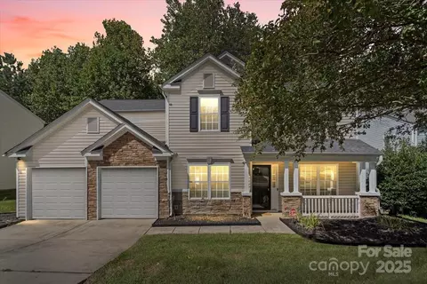 2008 Waters Trail Dr, Charlotte, NC 28216