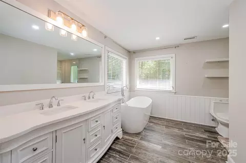 Bath - 1509 Heather Ln, Monroe, NC 28110 photo 1 of 4